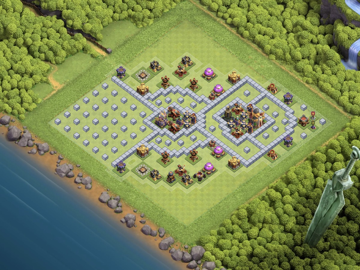 Clanmates editing one base together with live cursors